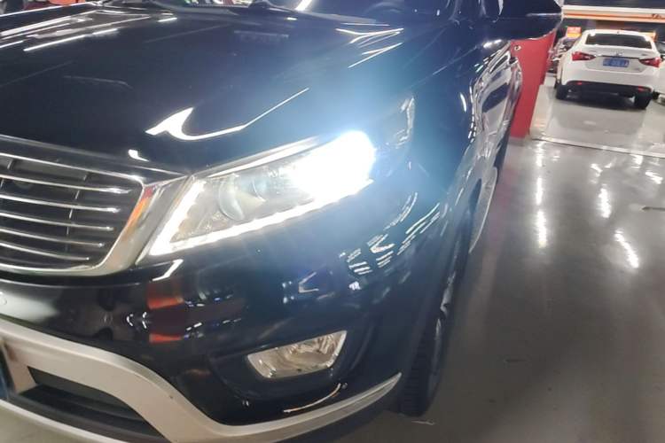 Used Kia Sportage R 2015 2.0L Automatic Two-Wheel Drive DLX Model Left Front Headlight