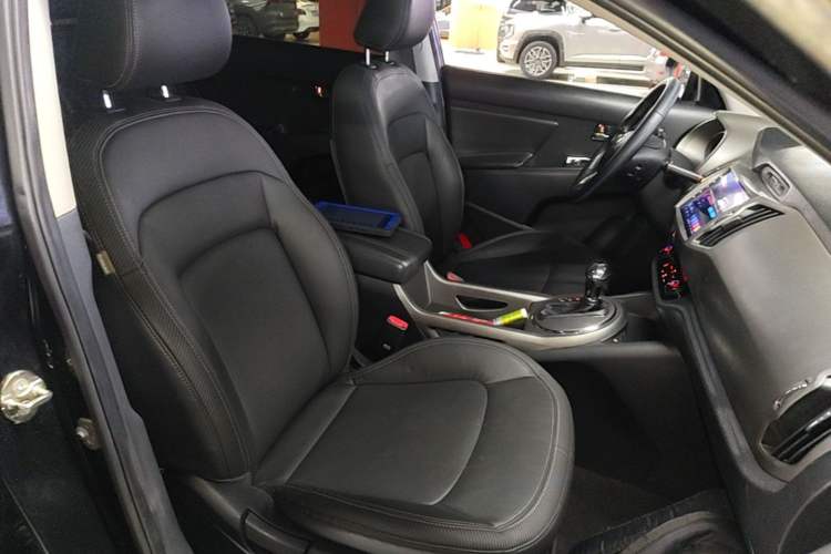 Used Kia Sportage R 2015 2.0L Automatic Two-Wheel Drive DLX Model Right Front Seat
