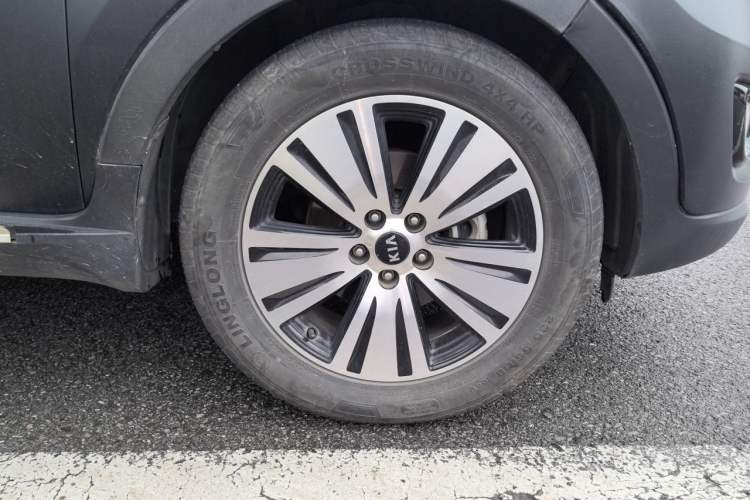 Used Kia Sportage R 2015 2.0L Automatic Two-Wheel Drive DLX Model Right Front Wheel Hub
