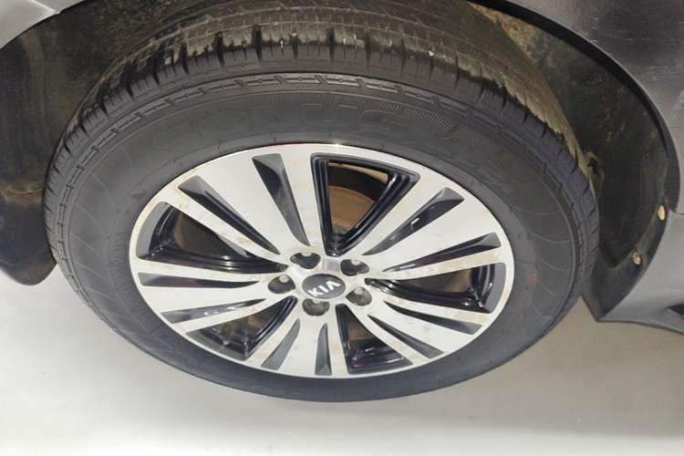 Used Kia Sportage R 2015 2.0L Automatic Two-Wheel Drive DLX Model Right Rear Wheel Hub