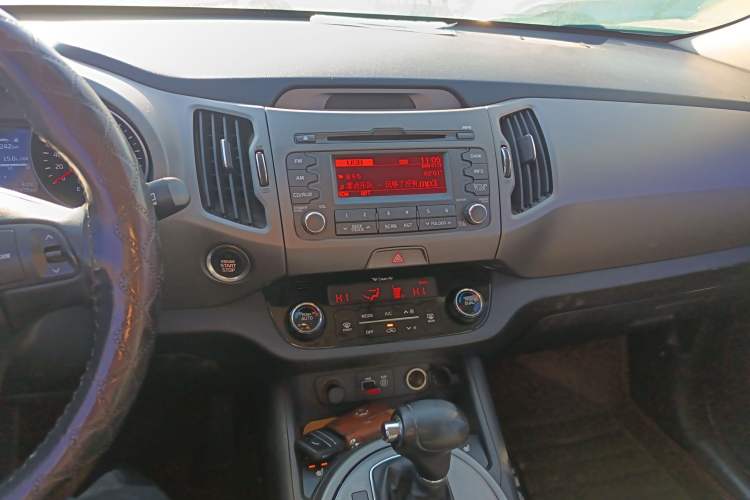 Used Kia Sportage R 2015 2.0L Automatic Two-Wheel Drive DLX Model Audio And AC Panel