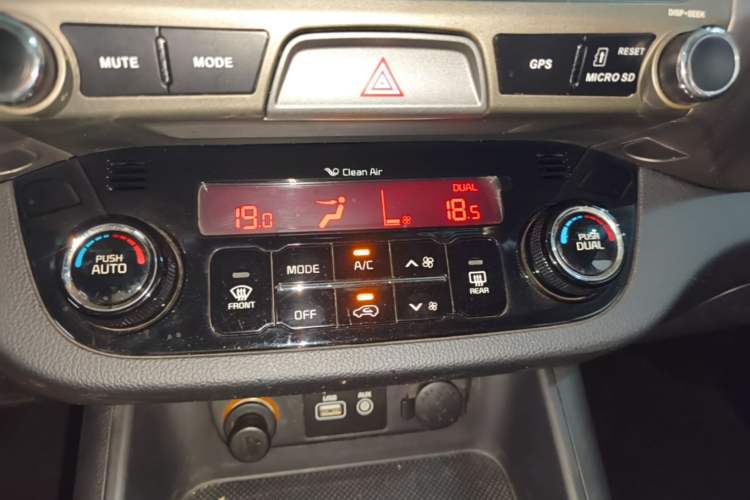 Used Kia Sportage R 2015 2.0L Automatic Two-Wheel Drive DLX Model Audio And AC Panel