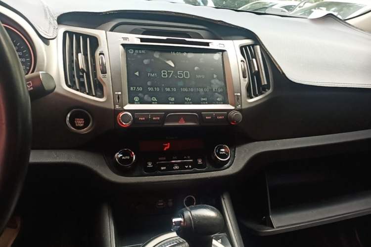 Used Kia Sportage R 2015 2.0L Automatic Two-Wheel Drive DLX Model Audio And AC Panel