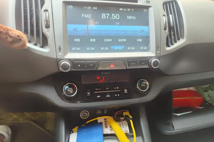 Used Kia Sportage R 2015 2.0L Manual Two-Wheel Drive GLS Trim Audio And AC Panel