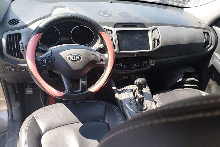 Used Kia Sportage R 2015 2.0L Automatic Two-Wheel Drive DLX Model Center Console