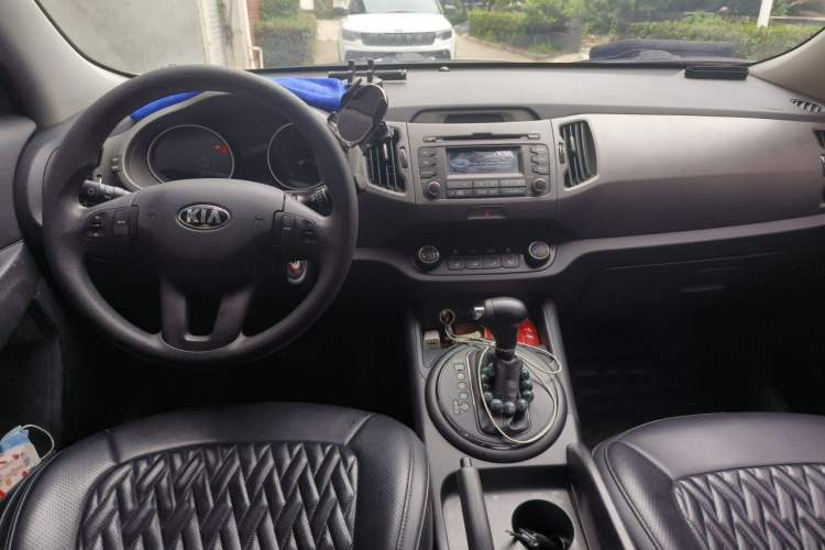 Used Kia Sportage R 2015 2.0L Automatic Two-Wheel Drive GL Center Console