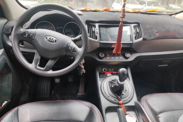 Used Kia Sportage R 2015 2.0L Manual Two-Wheel Drive GL Model Center Console