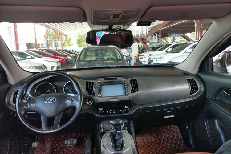 Used Kia Sportage R 2015 2.0L Automatic Two-Wheel Drive GLS Center Console