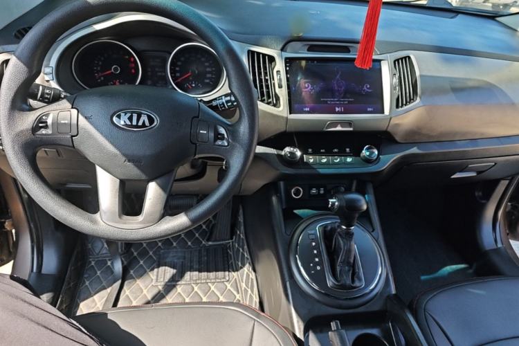 Used Kia Sportage R 2015 2.0L Automatic Two-Wheel Drive GL Center Console