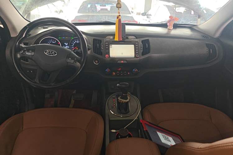 Used Kia Sportage R 2015 2.0L Automatic Two-Wheel Drive GLS Center Console
