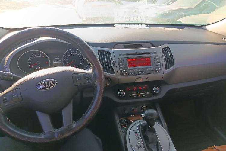 Used Kia Sportage R 2015 2.0L Automatic Two-Wheel Drive DLX Model Center Console