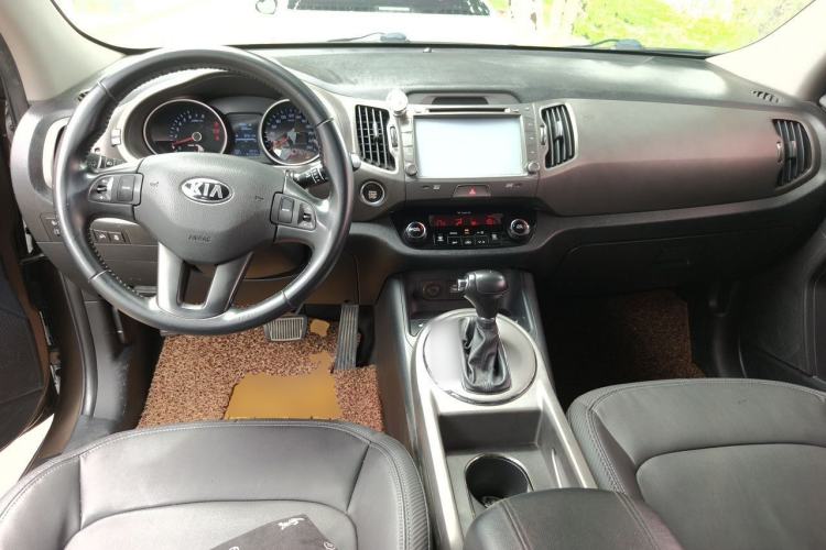 Used Kia Sportage R 2015 2.0L Automatic Two-Wheel Drive DLX Model Center Console