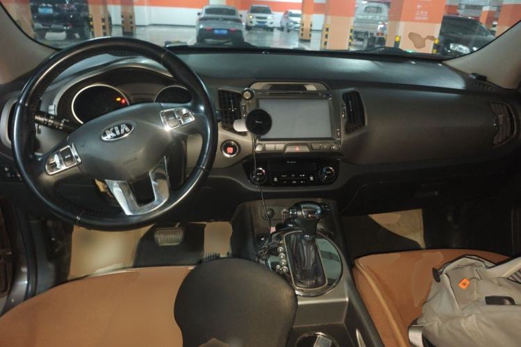 Used Kia Sportage R 2015 2.0L Automatic Two-Wheel Drive DLX Model Center Console