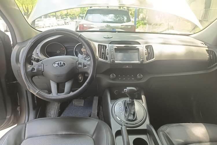 Used Kia Sportage R 2015 2.0L Automatic Two-Wheel Drive GL Center Console