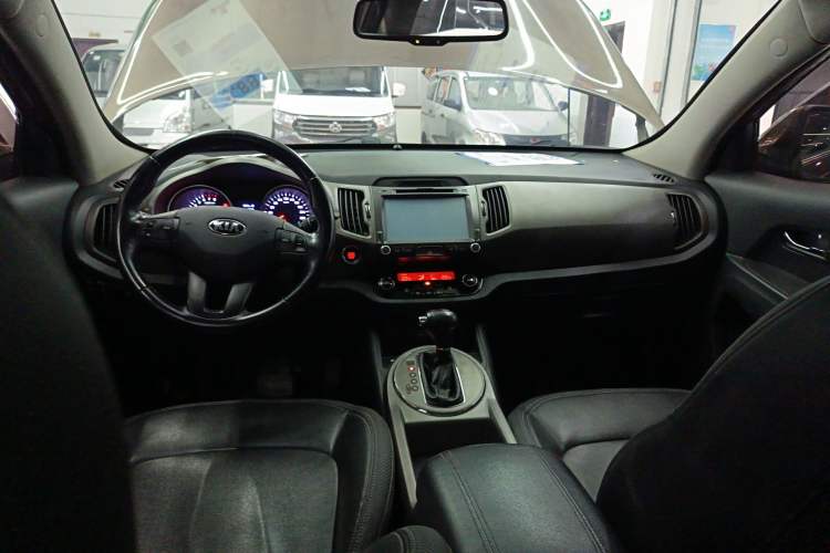 Used Kia Sportage R 2015 2.0L Automatic Two-Wheel Drive DLX Model Center Console