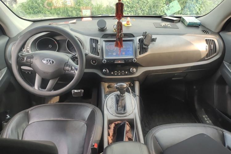 Used Kia Sportage R 2015 2.0L Automatic Two-Wheel Drive DLX Model Center Console