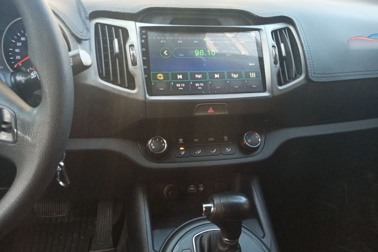 Used Kia Sportage R 2015 2.0L Automatic Two-Wheel Drive GL Center Console
