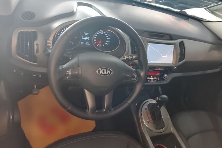 Used Kia Sportage R 2015 2.0L Automatic Two-Wheel Drive DLX Model Center Console