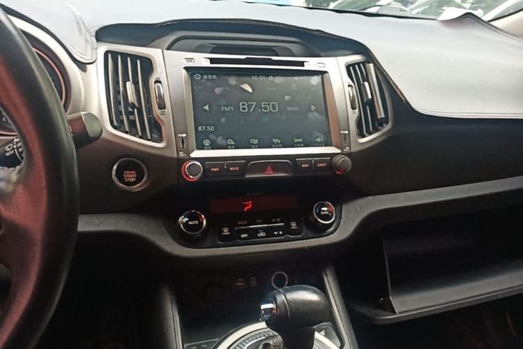 Used Kia Sportage R 2015 2.0L Automatic Two-Wheel Drive DLX Model Center Console
