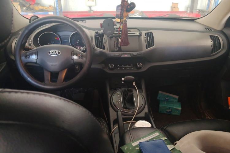 Used Kia Sportage R 2015 2.0L Automatic Two-Wheel Drive GL Center Console