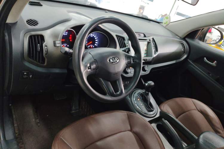 Used Kia Sportage R 2015 2.0L Automatic Two-Wheel Drive GL Center Console