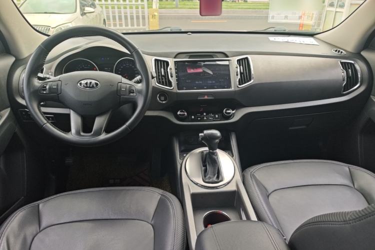 Used Kia Sportage R 2015 2.0L Automatic Two-Wheel Drive DLX Model Center Console
