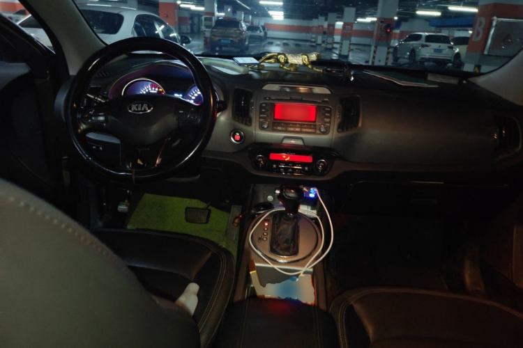 Used Kia Sportage R 2015 2.0L Automatic Two-Wheel Drive DLX Model Center Console