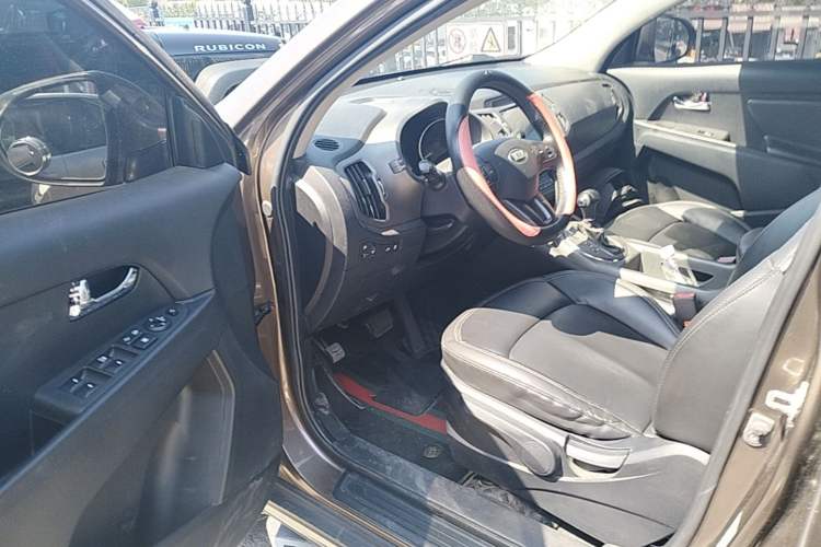 Used Kia Sportage R 2015 2.0L Automatic Two-Wheel Drive DLX Model Driver Seat