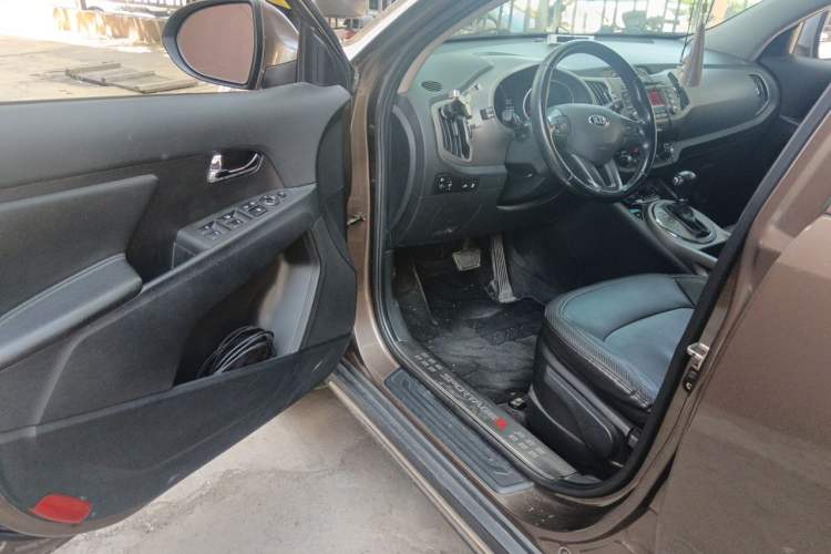Used Kia Sportage R 2015 2.0L Automatic Two-Wheel Drive DLX Model Driver Seat