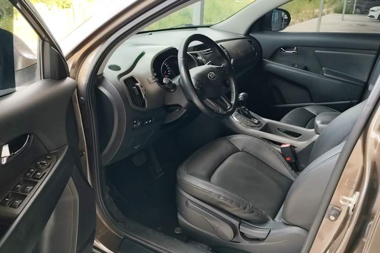 Used Kia Sportage R 2015 2.0L Automatic Two-Wheel Drive DLX Model Driver Seat
