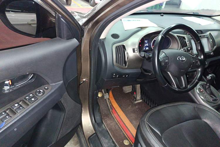 Used Kia Sportage R 2015 2.0L Automatic Two-Wheel Drive DLX Model Driver Seat