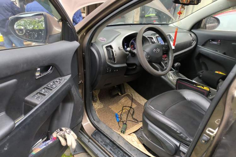 Used Kia Sportage R 2015 2.0L Automatic Two-Wheel Drive DLX Model Driver Seat