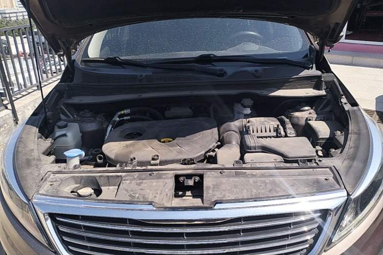 Used Kia Sportage R 2015 2.0L Automatic Two-Wheel Drive DLX Model Engine Bay