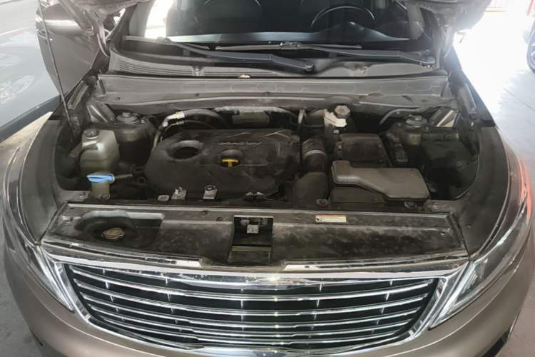 Used Kia Sportage R 2015 2.0L Automatic Two-Wheel Drive DLX Model Engine Bay