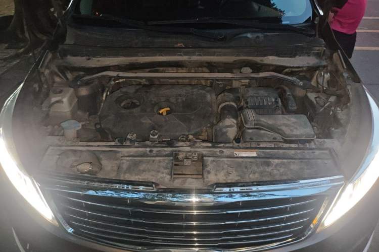 Used Kia Sportage R 2015 2.0L Automatic Two-Wheel Drive DLX Model Engine Bay