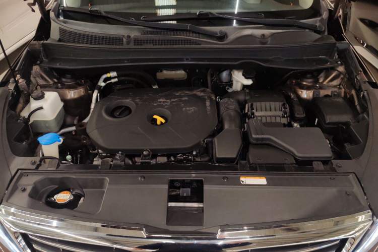Used Kia Sportage R 2015 2.0L Automatic Two-Wheel Drive GLS Engine Bay