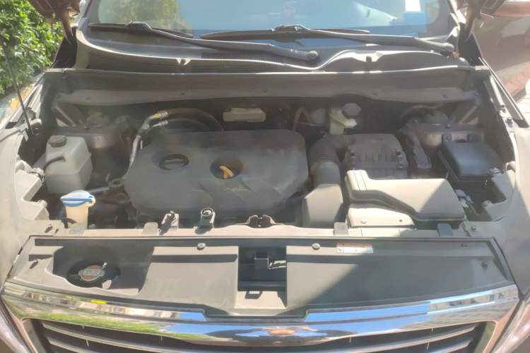Used Kia Sportage R 2015 2.0L Automatic Two-Wheel Drive DLX Model Engine Bay