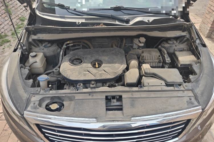 Used Kia Sportage R 2015 2.0L Automatic Two-Wheel Drive DLX Model Engine Bay
