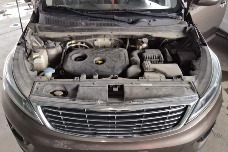 Used Kia Sportage R 2015 2.0L Automatic Two-Wheel Drive DLX Model Engine Bay
