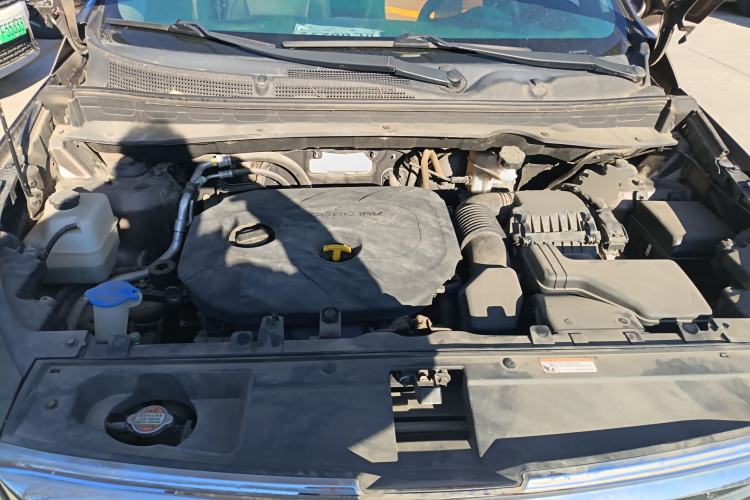 Used Kia Sportage R 2015 2.0L Automatic Two-Wheel Drive DLX Model Engine Bay
