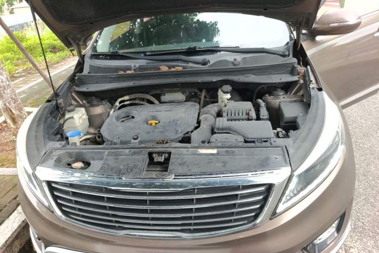 Used Kia Sportage R 2015 2.0L Automatic Two-Wheel Drive DLX Model Engine Bay