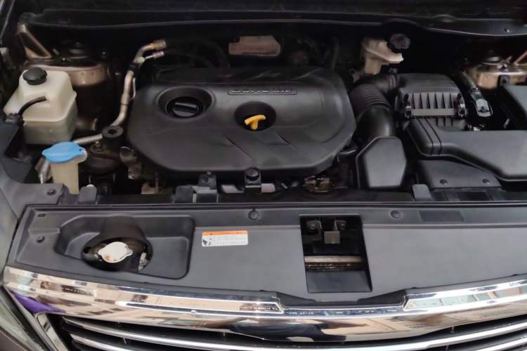 Used Kia Sportage R 2015 2.0L Automatic Two-Wheel Drive DLX Model Engine Bay