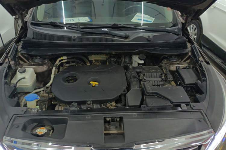 Used Kia Sportage R 2015 2.0L Automatic Two-Wheel Drive DLX Model Engine Bay