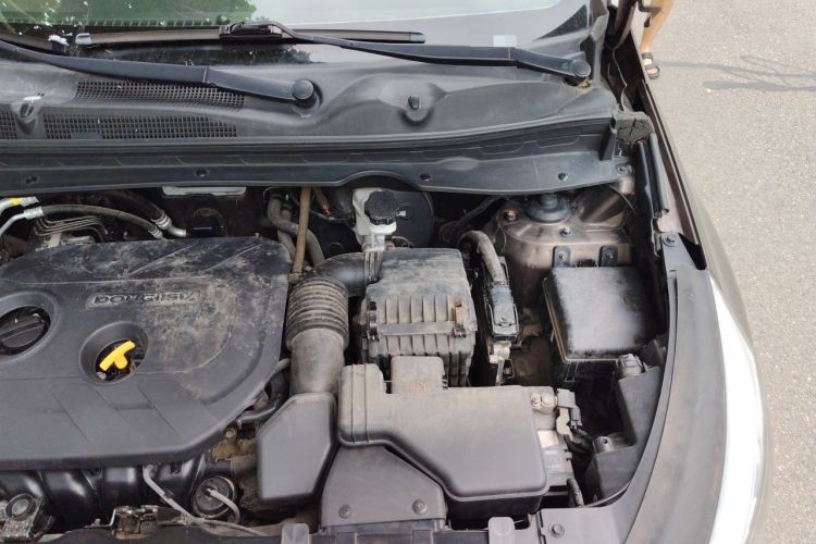 Used Kia Sportage R 2015 2.0L Automatic Two-Wheel Drive DLX Model Engine Bay Left