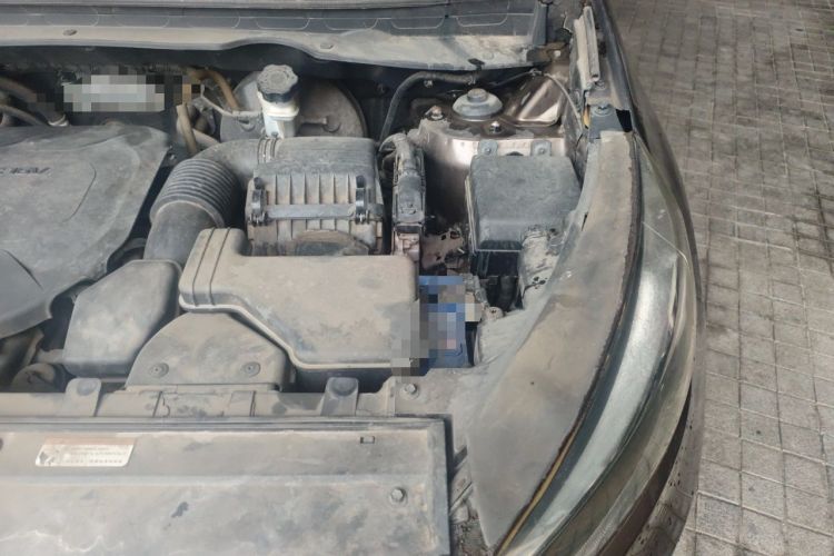 Used Kia Sportage R 2015 2.0L Automatic Two-Wheel Drive DLX Model Engine Bay Left