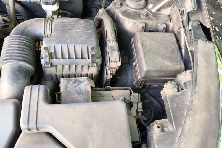 Used Kia Sportage R 2015 2.0L Automatic Two-Wheel Drive DLX Model Engine Bay Left
