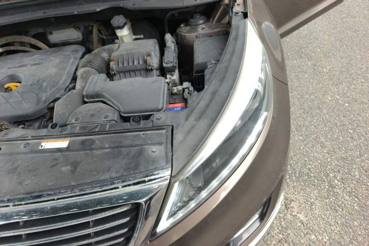 Used Kia Sportage R 2015 2.0L Automatic Two-Wheel Drive DLX Model Engine Bay Left