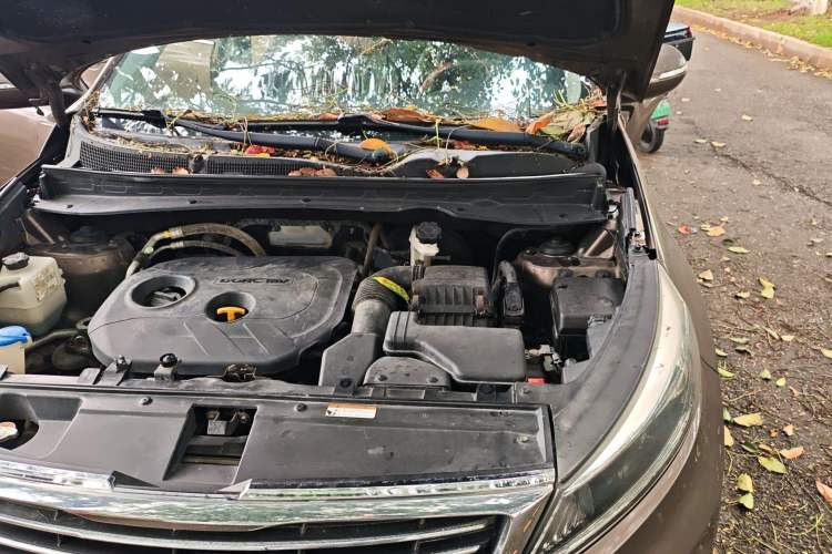 Used Kia Sportage R 2015 2.0L Automatic Two-Wheel Drive DLX Model Engine Bay Left