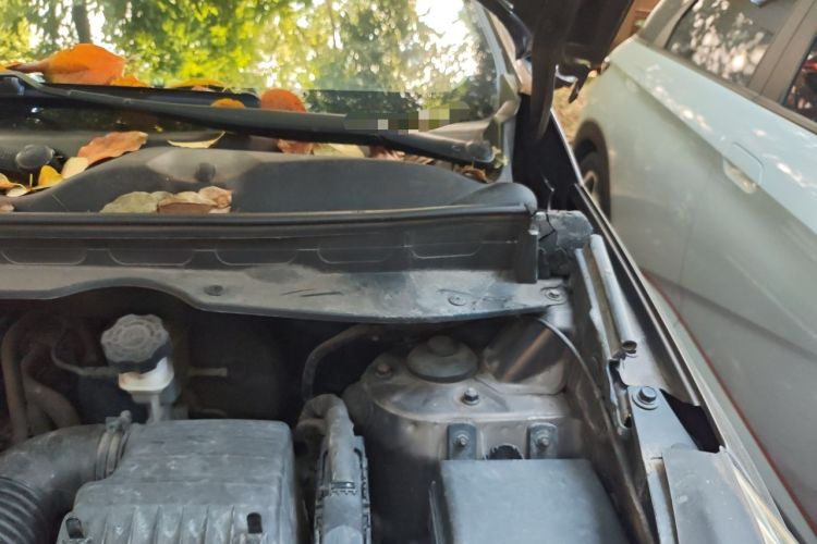Used Kia Sportage R 2015 2.0L Automatic Two-Wheel Drive DLX Model Engine Bay Left