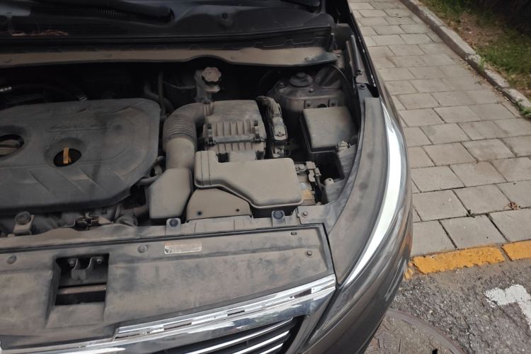 Used Kia Sportage R 2015 2.0L Automatic Two-Wheel Drive DLX Model Engine Bay Left